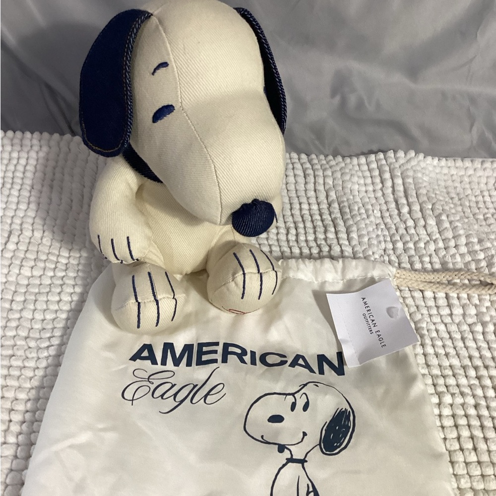 American Eagle Outfitters Snoopy 2024 Plush with Dust Bag NWT - Picture 2 of 9